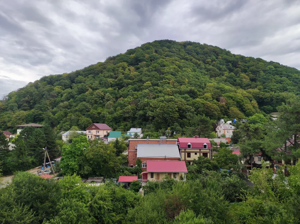 Номер на пятом этаже с видом на горы