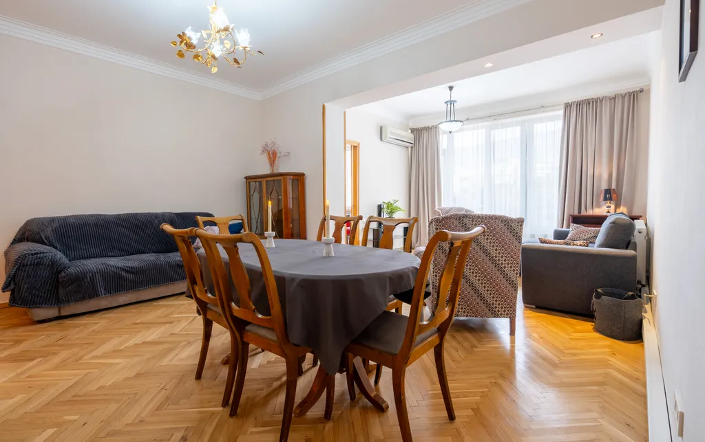 Просторный апартамент возле парка в центре Ваке