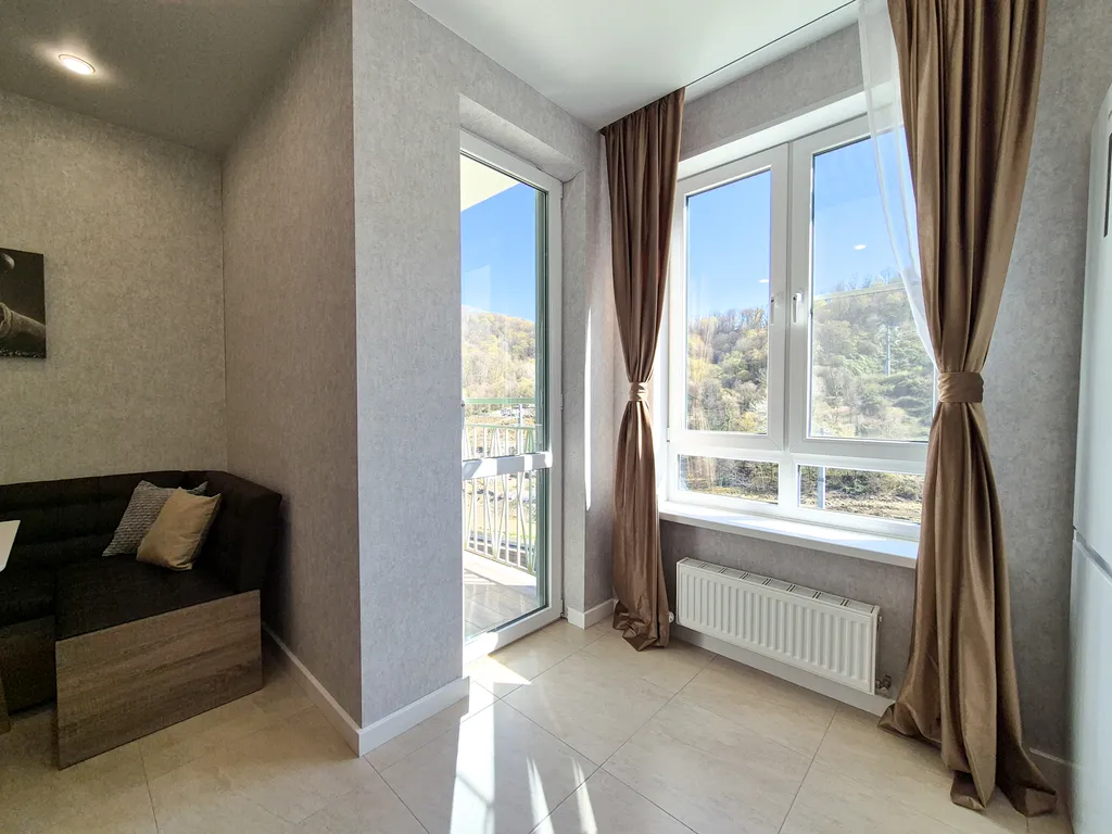 Потрясающая квартира с двумя балконами и видом на реку, лес и горы