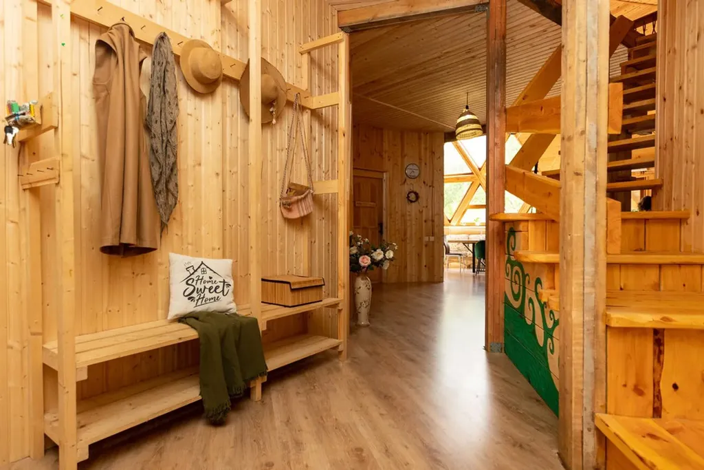 Купольный дом для большой компании с шикарным фруктовым садом