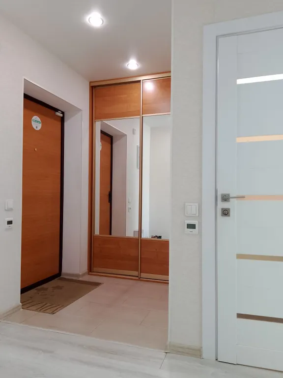 Светлая квартира с кондиционером рядом с парком Якутова