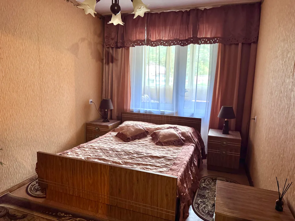 Уютная двухкомнатная квартира с видом на горы