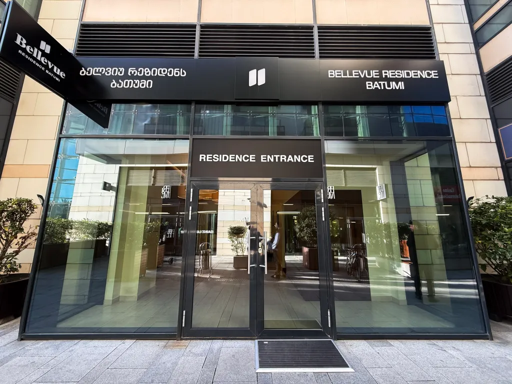 Двухкомнатная квартира на берегу моря, Bellevue Residence