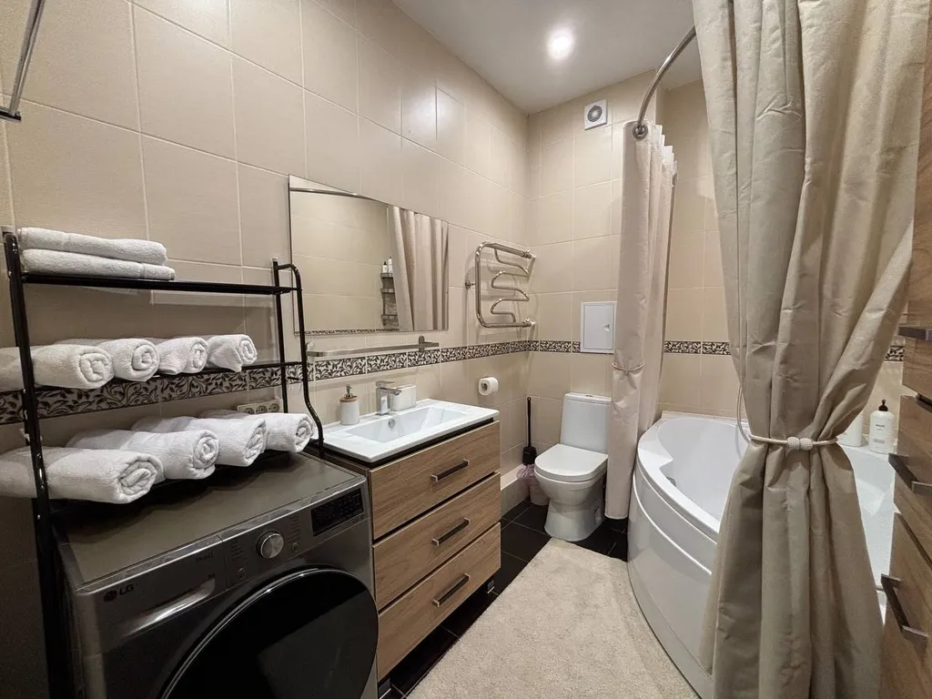 Шикарная трехкомнатная квартира с собственной Бесплатной парковкой!