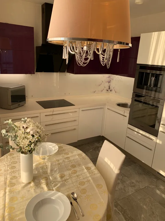 Стильная квартира с тёплыми полами в центре города