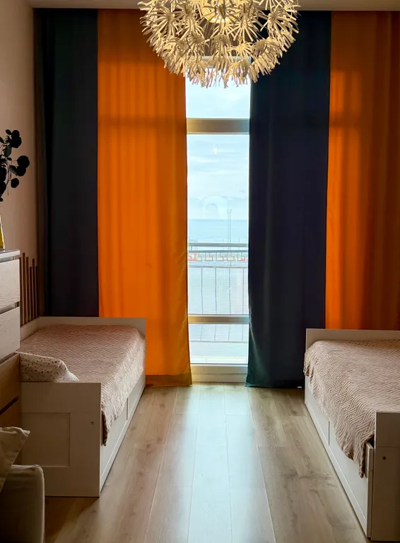 Корона с видом на море