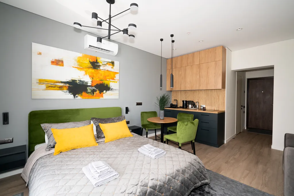 Дизайнерская студия LS-GREEN с боковым видом на море с 13 этажа