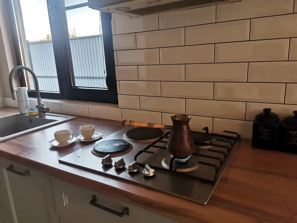 Дом под ключ с зелёной лужайкой и плодовыми насаждениями