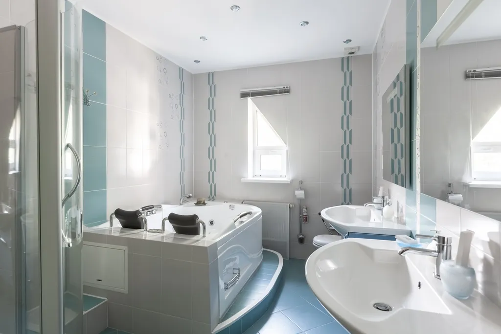 Загородный дом с бассейном, сауной и собственным лесом на участке