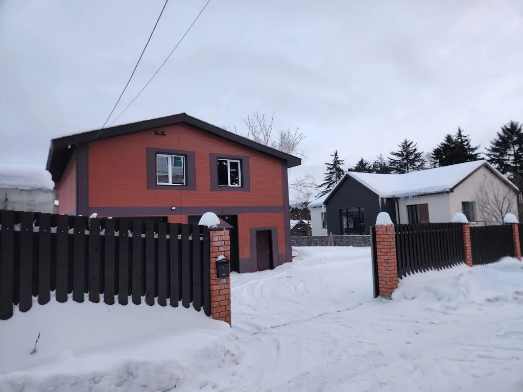 Просторный дом с баней и настольным теннисом в городе