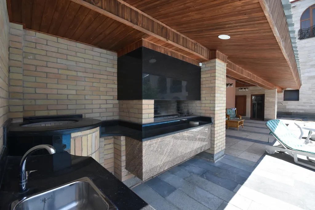 Шикарная вилла с 2-я бассейнами и джакузи