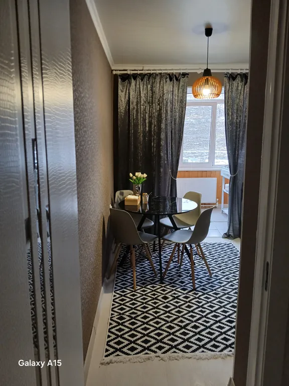 "Квартира в центре города с видом на горы"