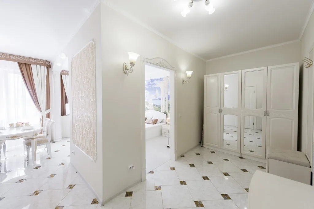 Студия в центре (рядом Суворовское училище и Хилтон)