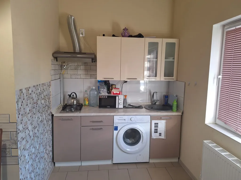 2-комнатная возле ТЦ со своим двориком