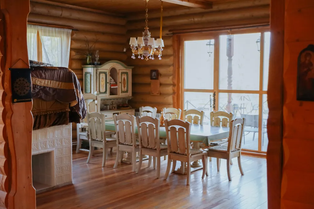 Огромная фамильная усадьба с баней на берегу водохранилища