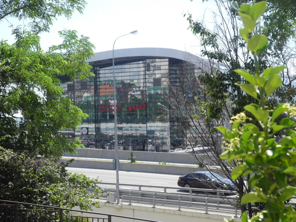 Квартира Квартира Уютная студия с видом на ж/д вокзал Адлер — Адлер