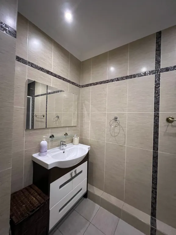 Отличная двухкомнатная квартира в элитном доме на Республики