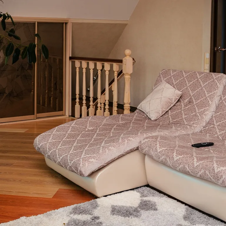 Домик прямо на берегу озера Тосканка