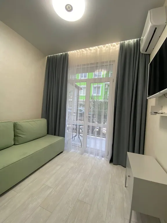 Евротрехкомнатный апартамент с балконом на первой линии