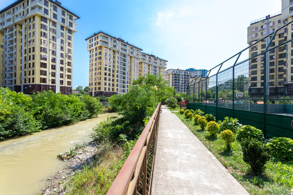 Квартира с балконом и видом на гору