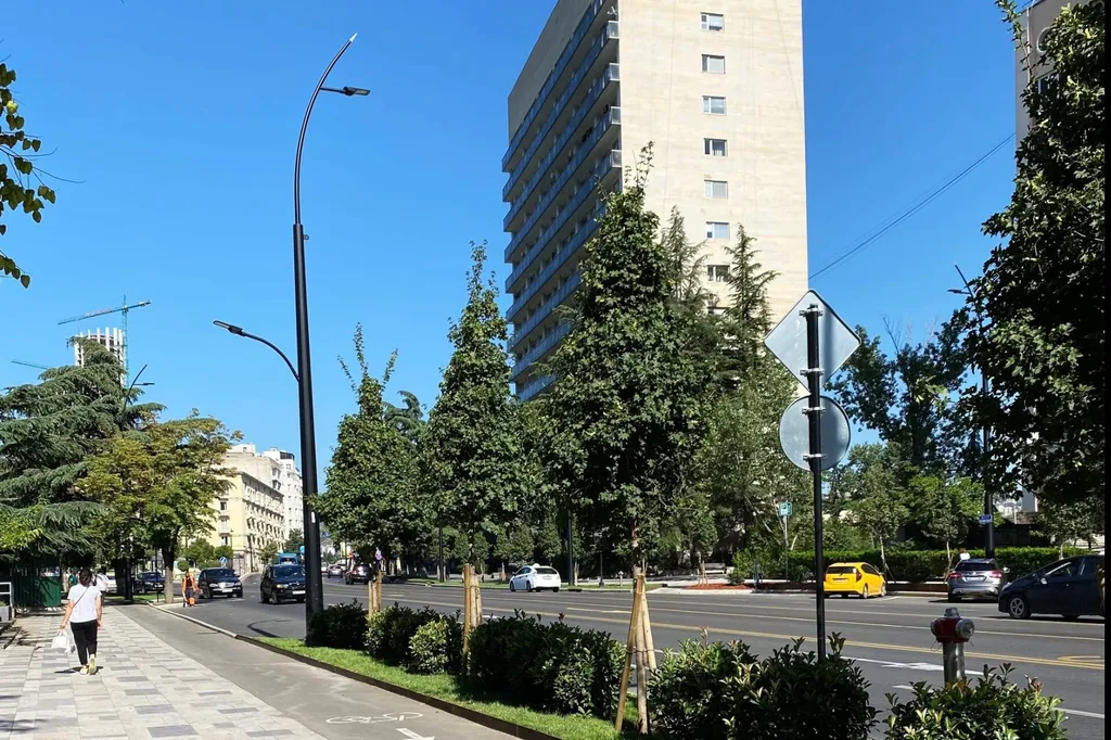 Дом, милый дом в центре города, Район Ваке