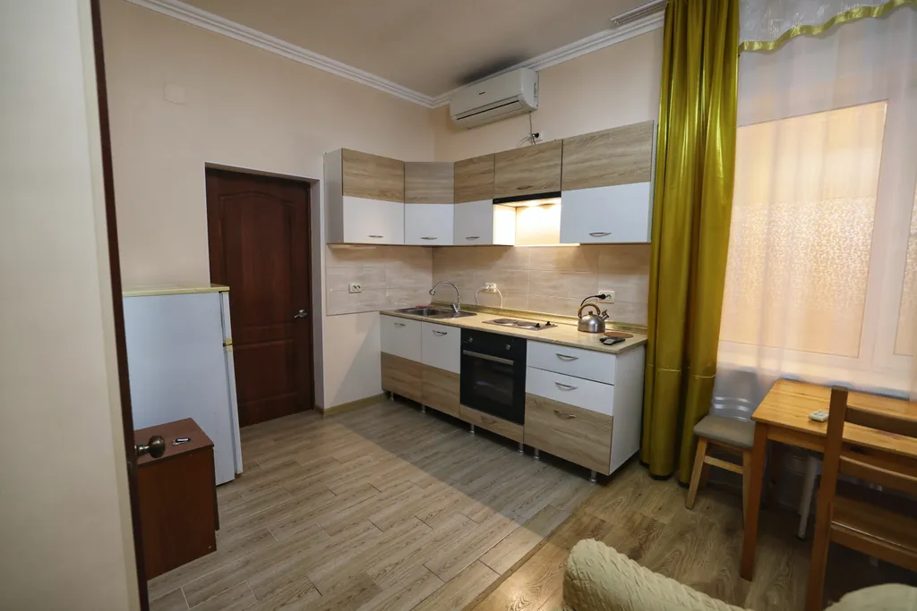 Квартира Квартира Трехместный номер с доп. местом без балкона с видом во двор с кухней — Лазаревское