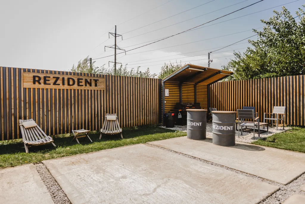 Загородный дом с баней и бассейном