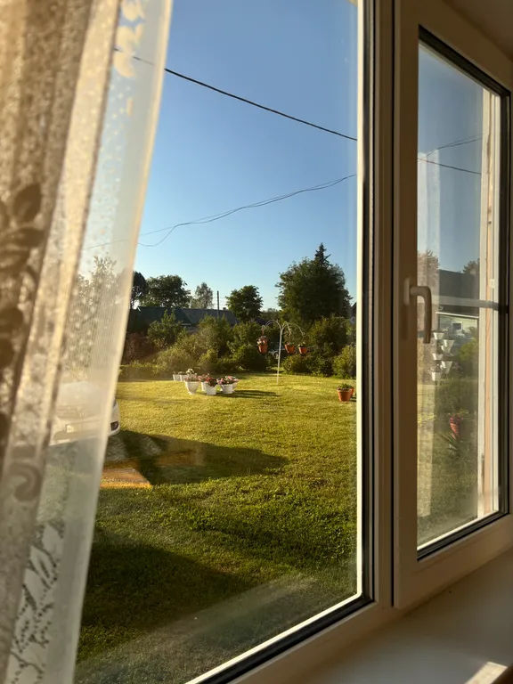 Уютный дом на берегу реки