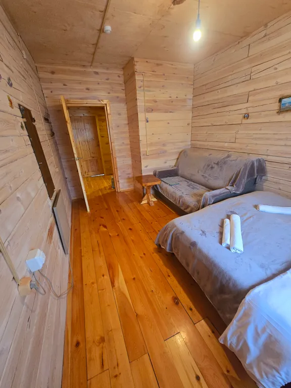 Комната с диваном