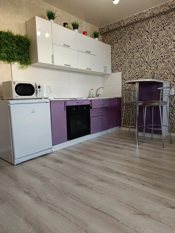 Уютная студия в парковом с панорамным балконом и свежим ремонтом