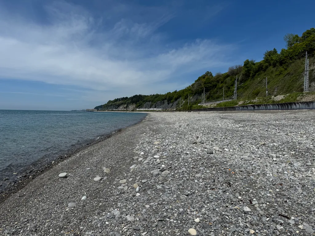 Уютный дом у реки