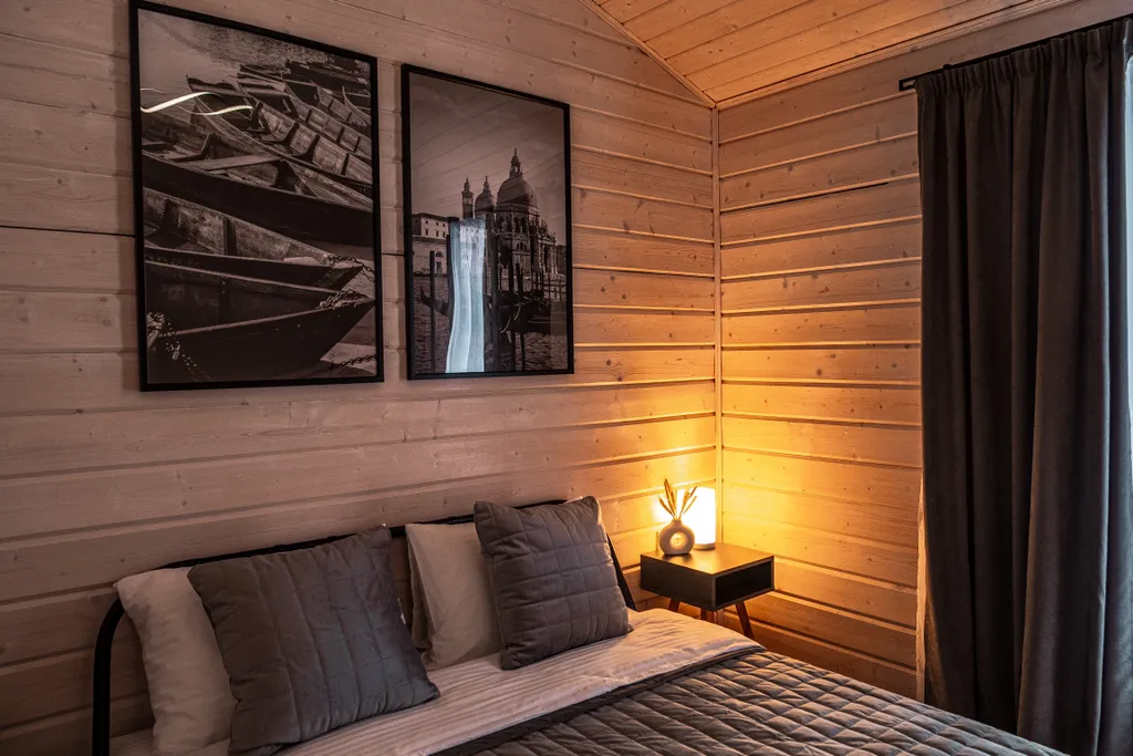 Новый стильный барнхаус с видом на лес