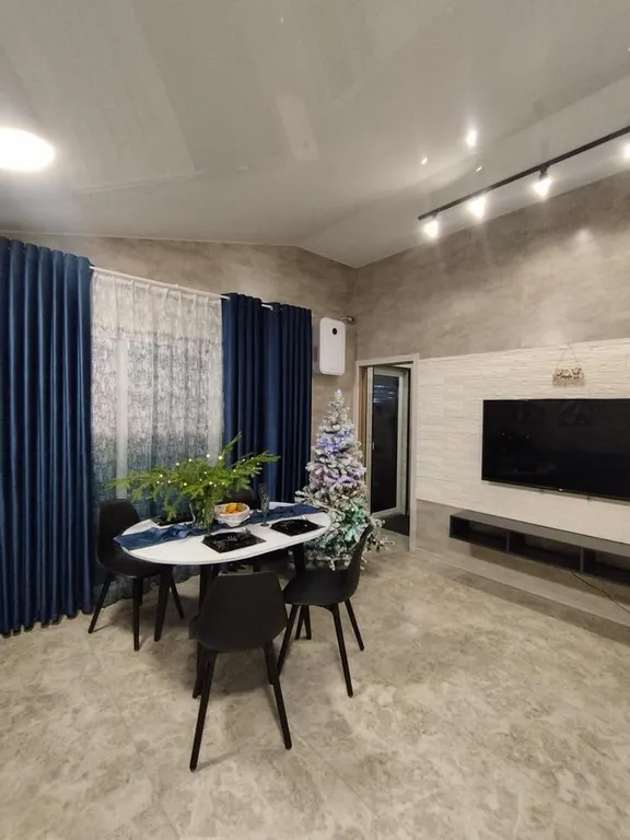 Новый загородный дом с горячей купелью и сауной