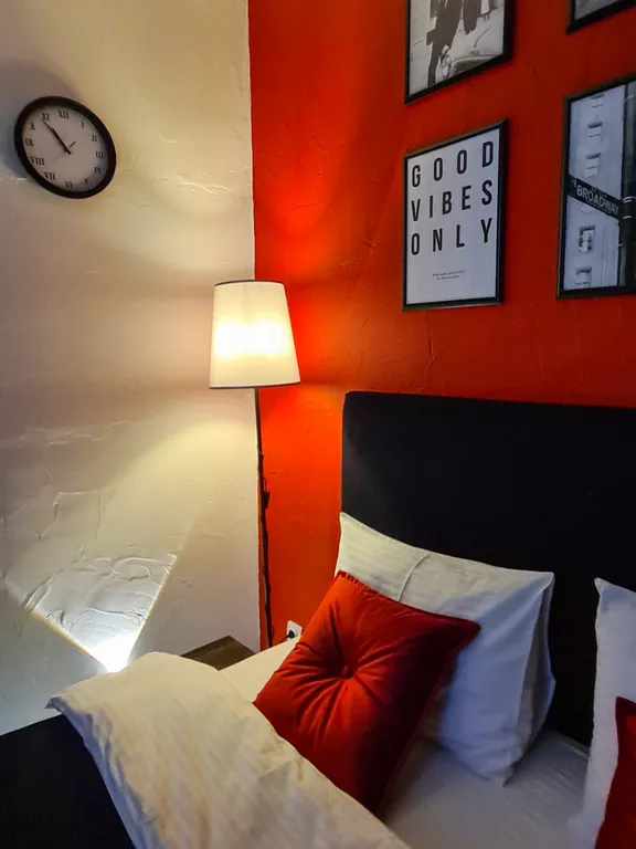 Студия с камином