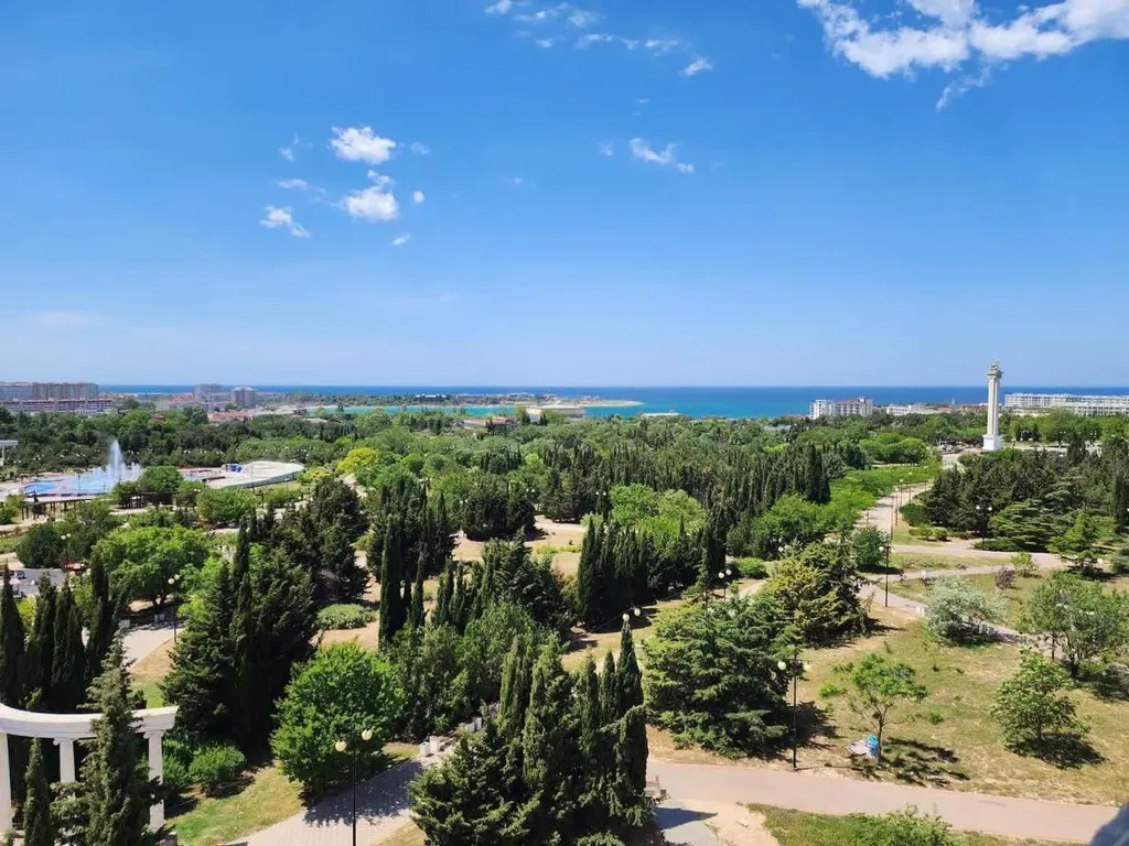 Апартамент с видом на море и парк