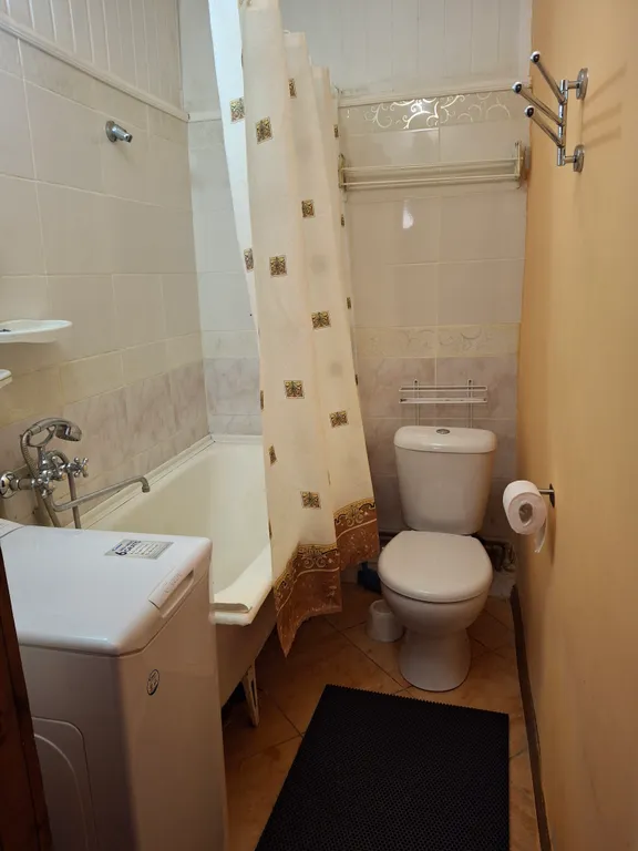 Часть дома с отдельным входом в центре города