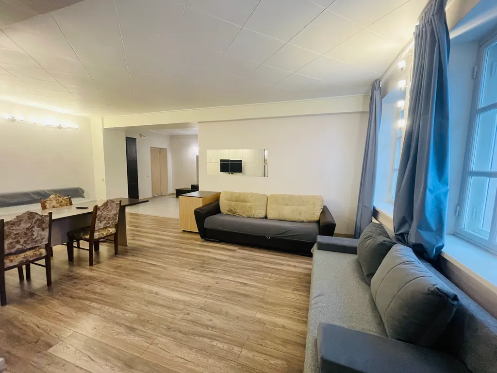 Просторная и чистая квартира у набережной и парка — аренда посуточно в Калуга