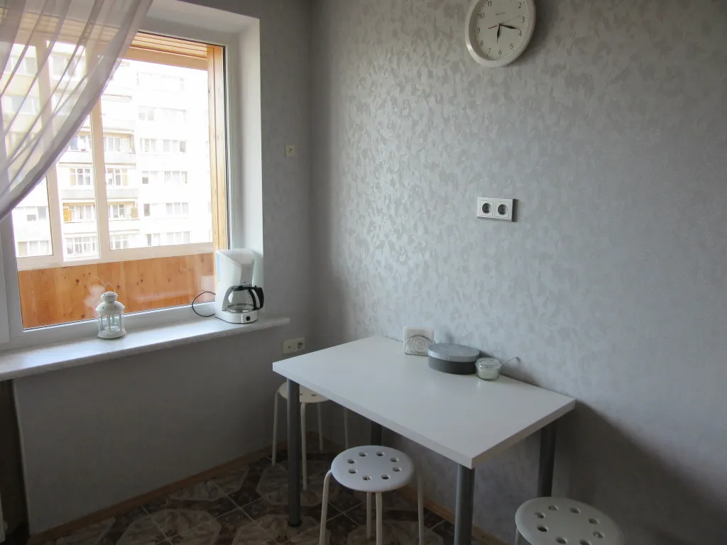 Квартира у входа в метро Фрунзенская, Юбилейная площадь