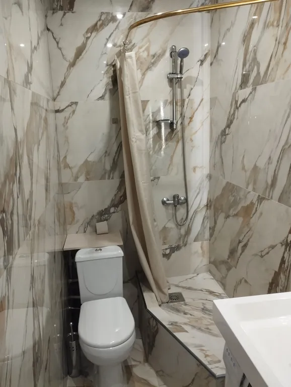 Новая квартира с хорошим ремонтом . Метро Котельники рядом.