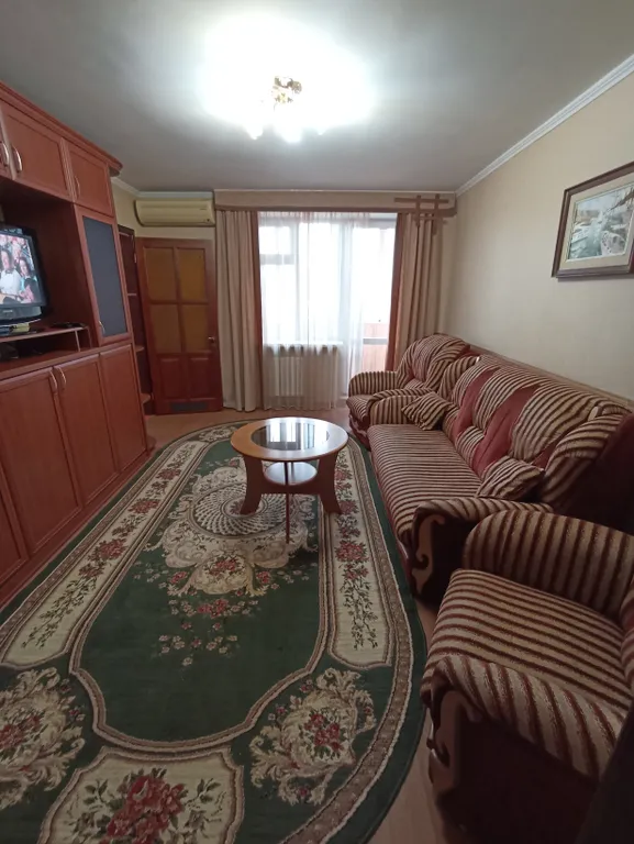 2-комнaтная квaртира в центpе Cимферополя (пaрк Tренeвa)