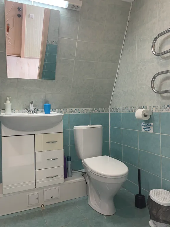 Дом с баней и детской площадкой, рядом лес и горы