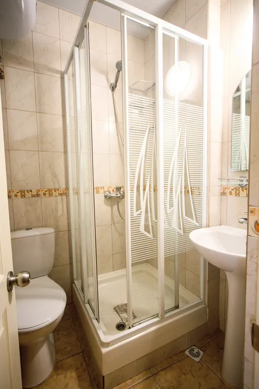 Уютная комната с видом на море