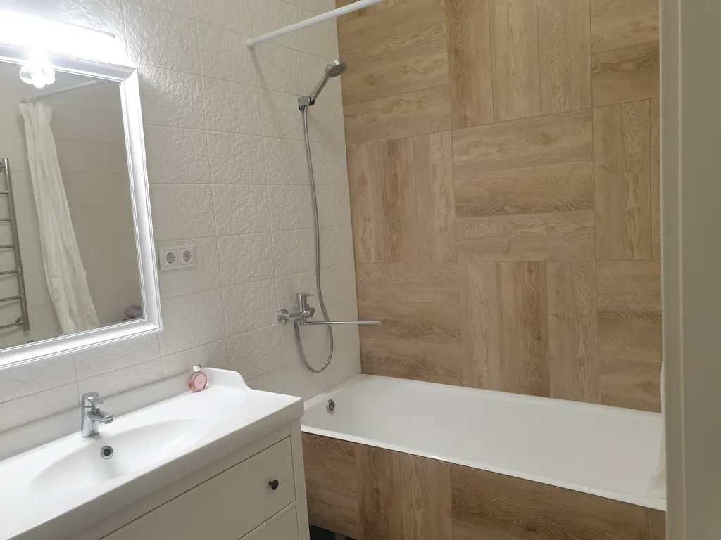 Коттедж Часть дома с отдельным входом и садом — Обушково