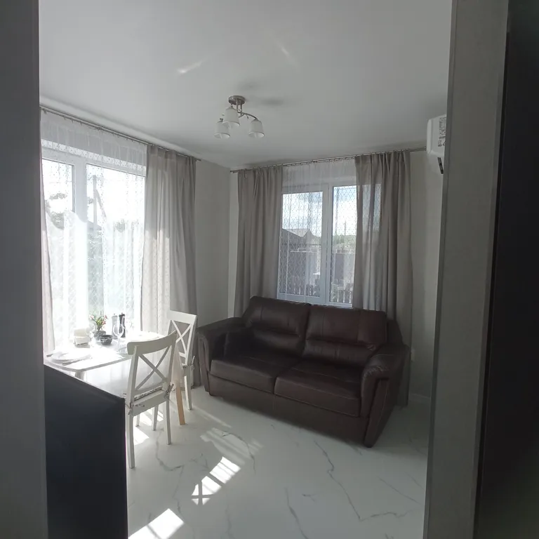 Коттедж с видом на сад