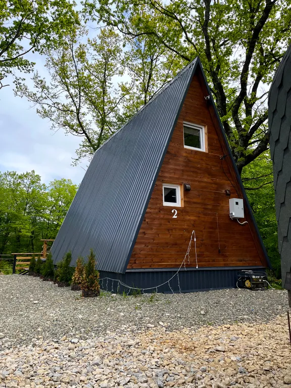 Афрейм на опушке леса с бассейном