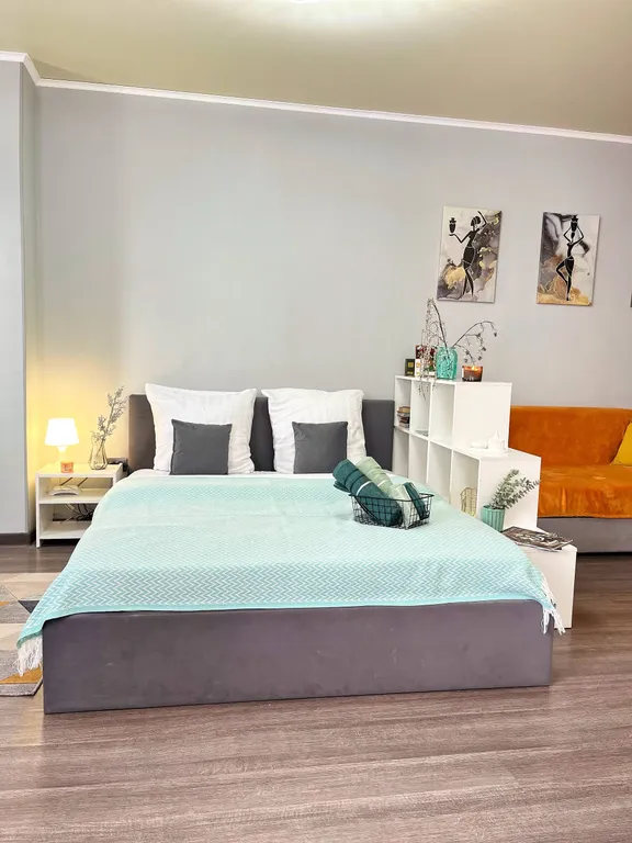 Квартира Новая уютная студия с видом на Волгу в центре — аренда посуточно в Астрахань