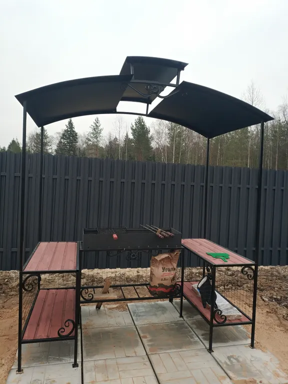 А-фрейм с чаном у леса