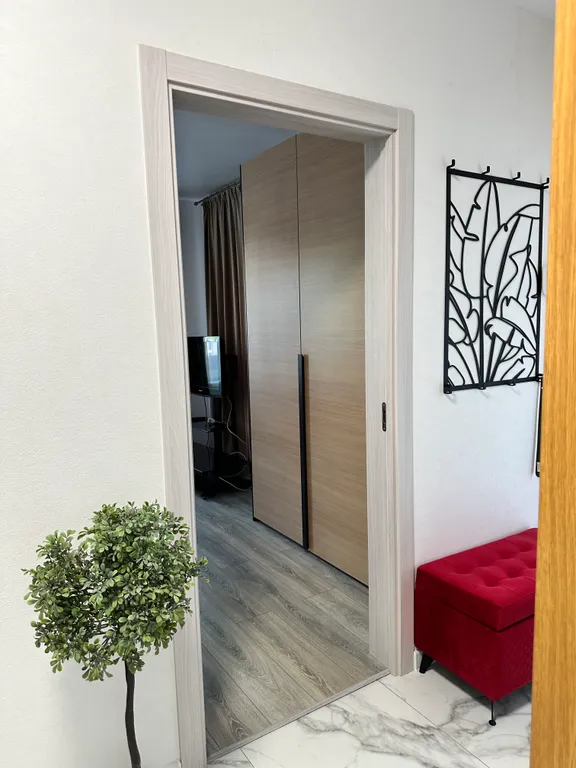 Уютный новый дом в центре города с бассейном