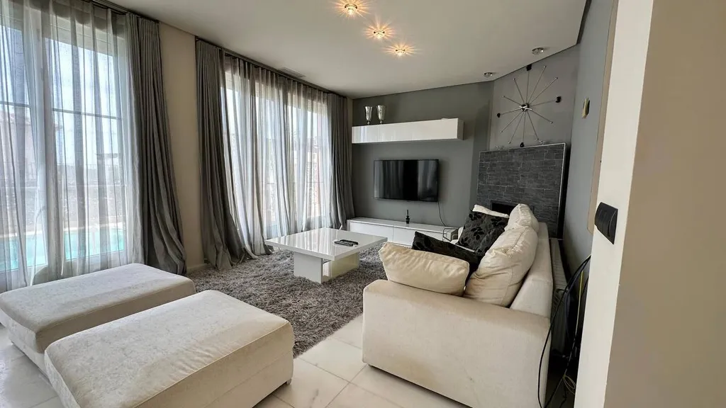 Уютная Семейная Вилла с открытым бассейном