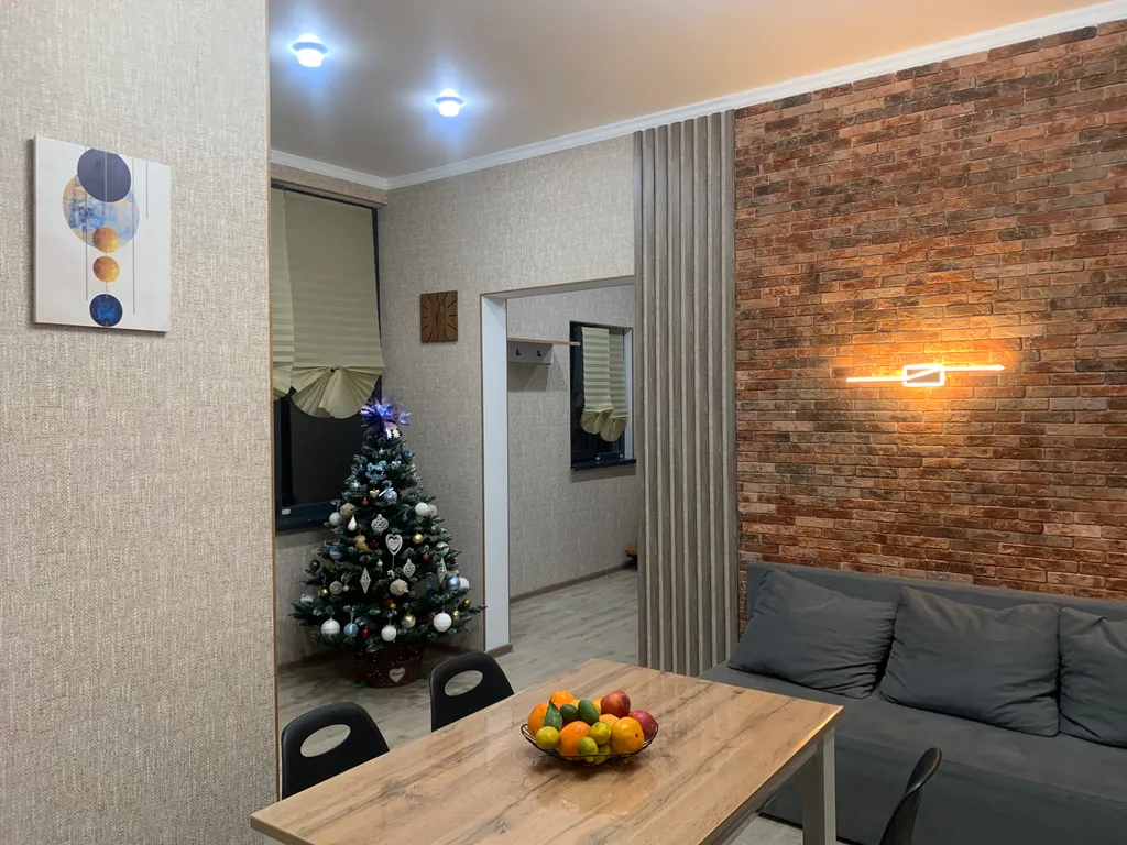 Комфортабельный дом с бассейном с видом на горы